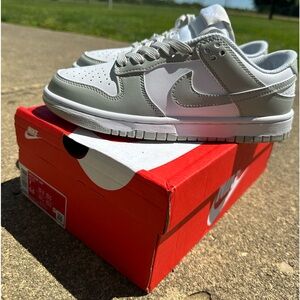 Size 7 women’s grey dunks!